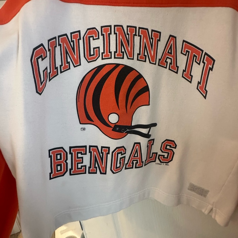 VINTAGE Cincinnati Bengals Women's Orange and White Sweater - Picture 5 of 5